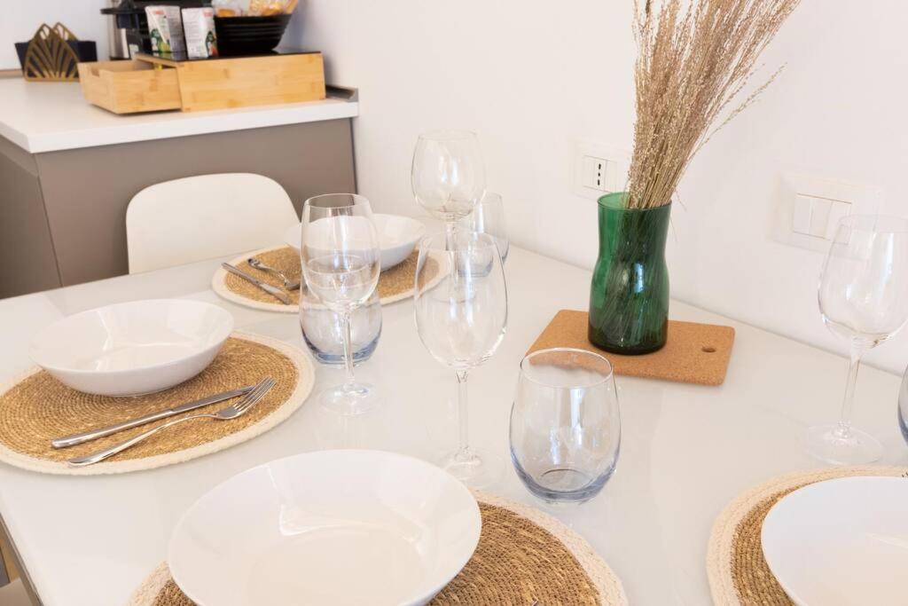Apartment Historic Domus -100 Mt From The Colosseum And 1 Min Metro Rom
